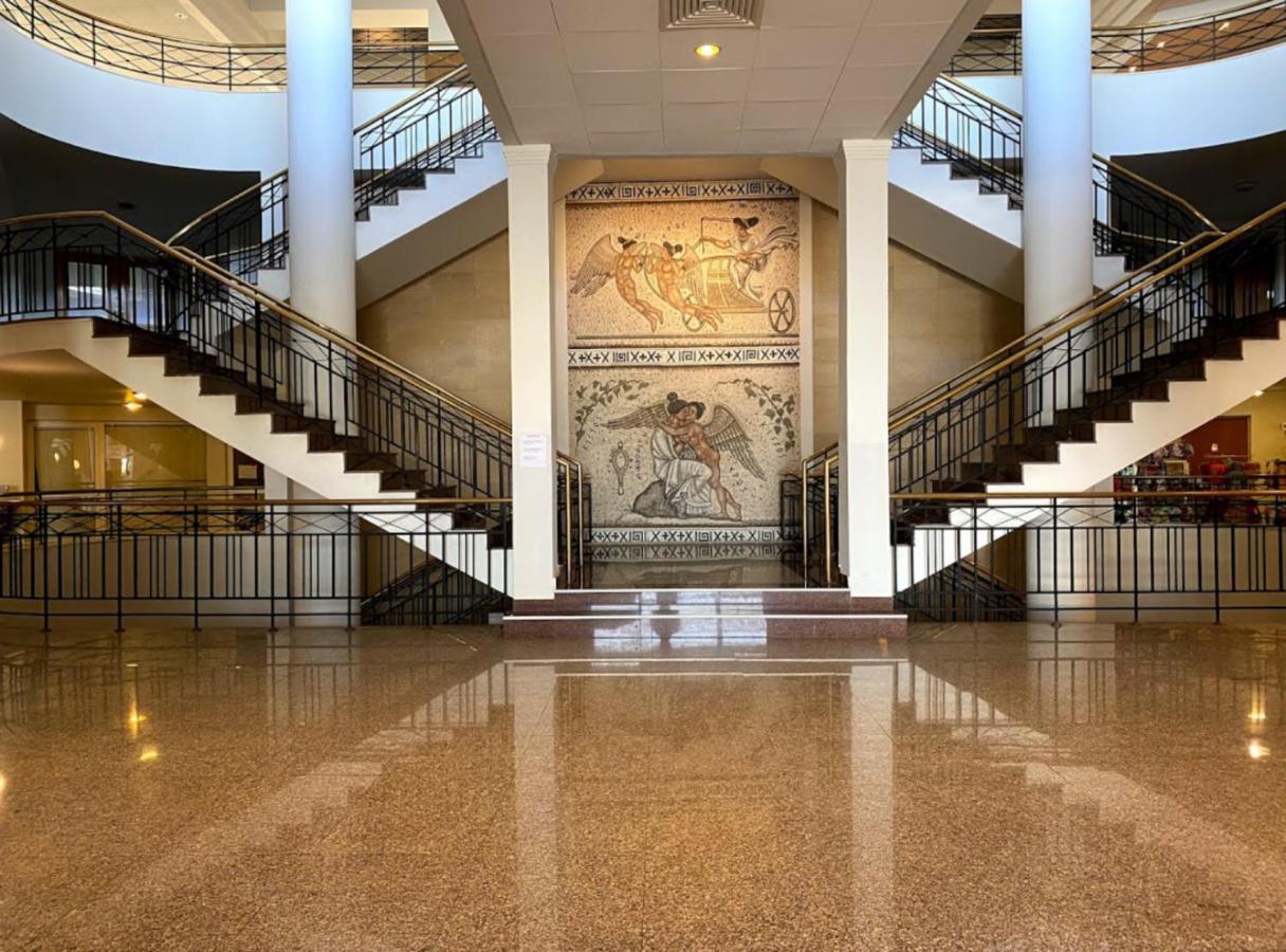 Venus Beach Hotel Paphos Esterno foto Interior of the National Museum of Natural History