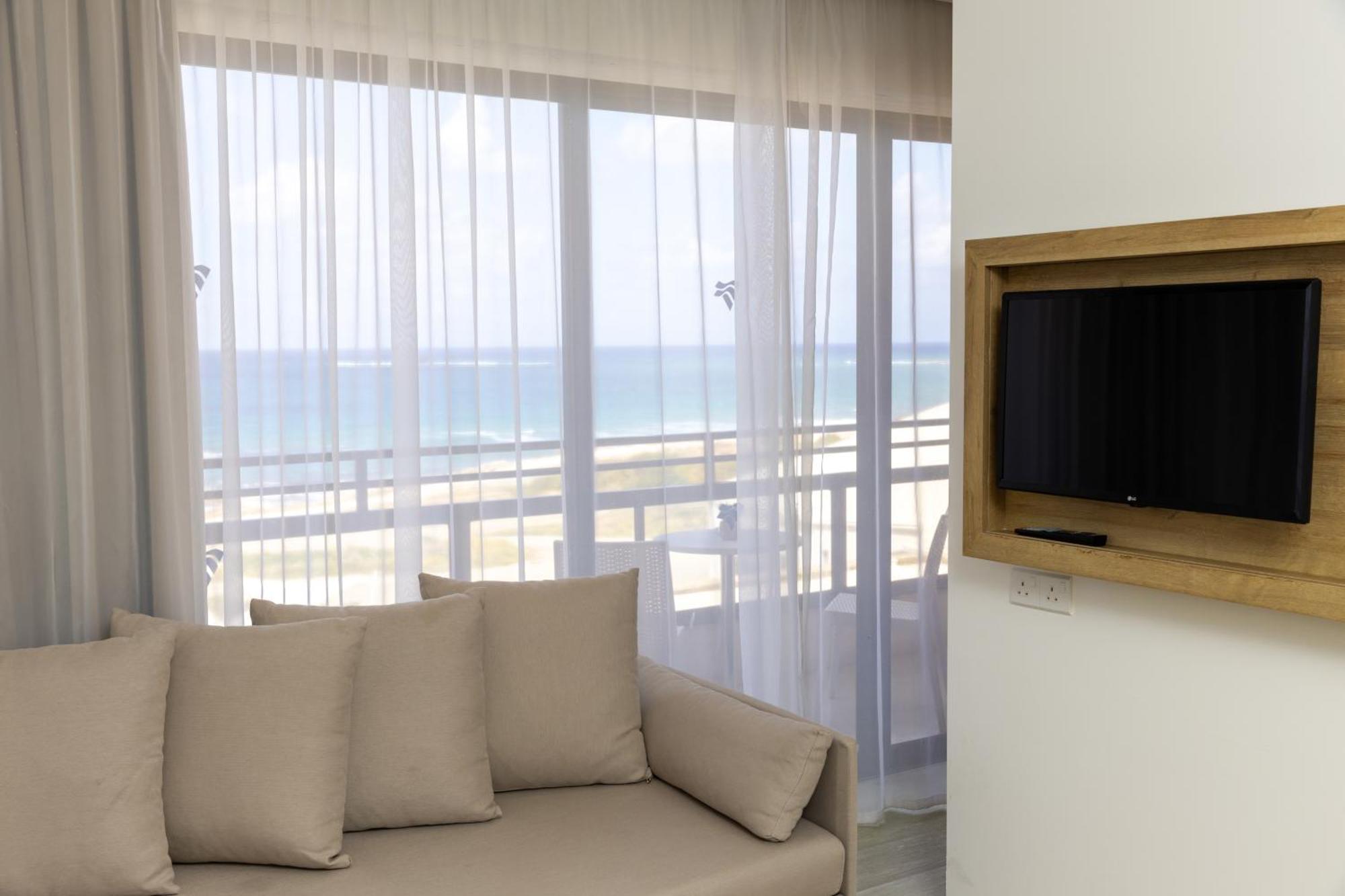 Venus Beach Hotel Paphos Esterno foto